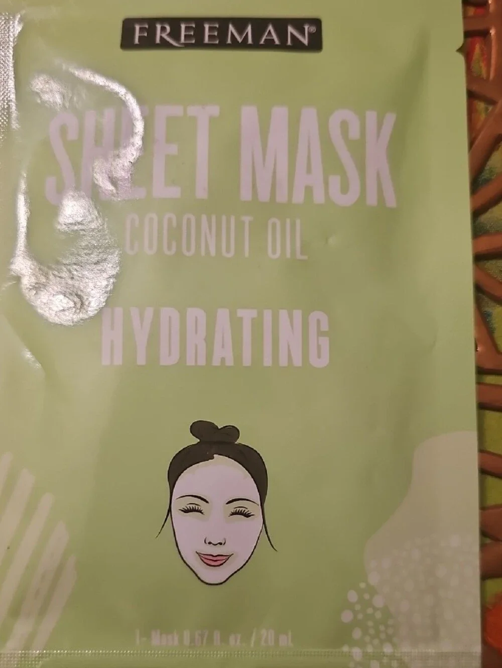 Hydrating Coconut Oil Sheet Mask — Light Green